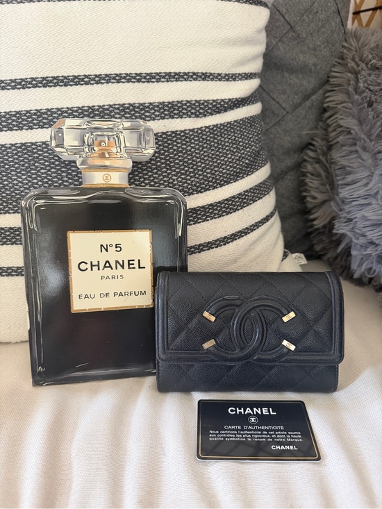 CHANEL Handbags - Authentic CHANEL Filigree Caviar Compact Wallet